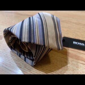 Hugo Boss NWT Tan & Blue Striped Tie